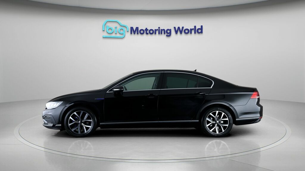 Volkswagen Passat Gte Black #4