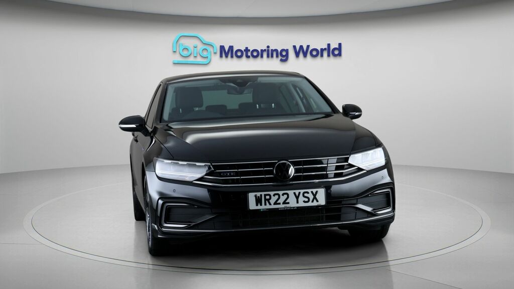 Volkswagen Passat Gte Black #2