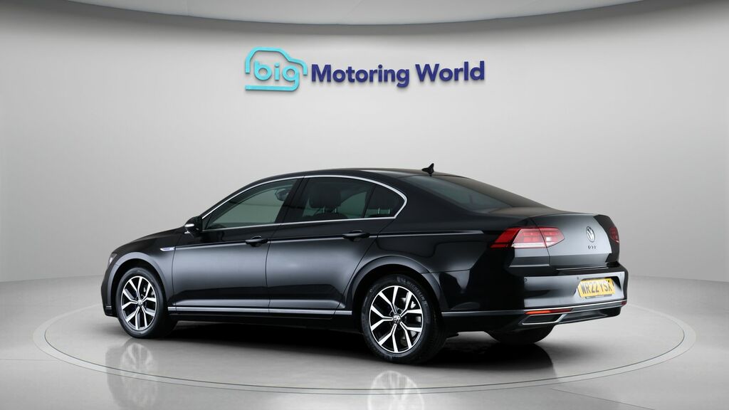 Volkswagen Passat Gte Black #5