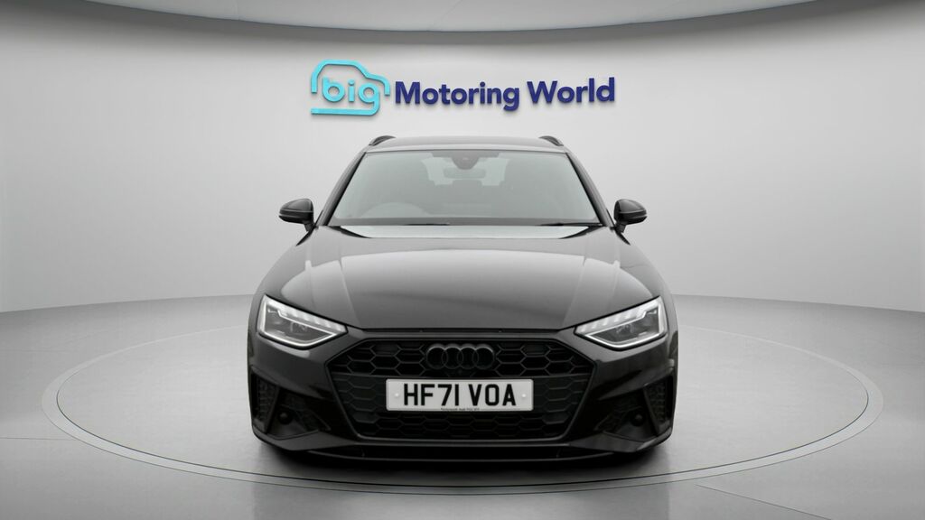 Audi A4 Avant Black Edition Black #2