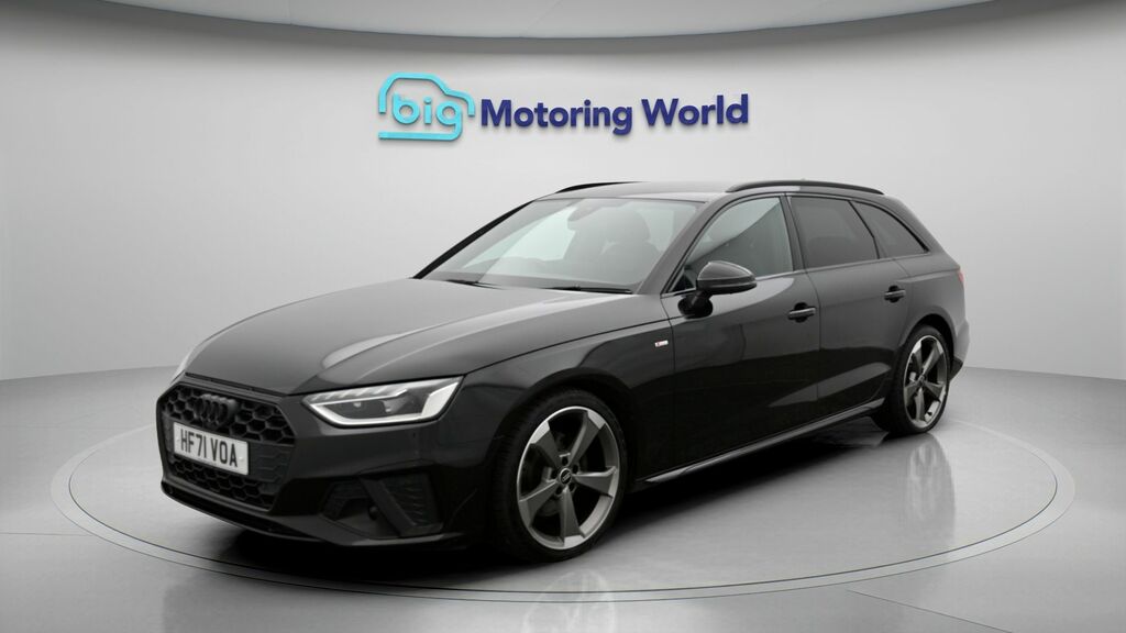 Audi A4 Avant Black Edition Black #3