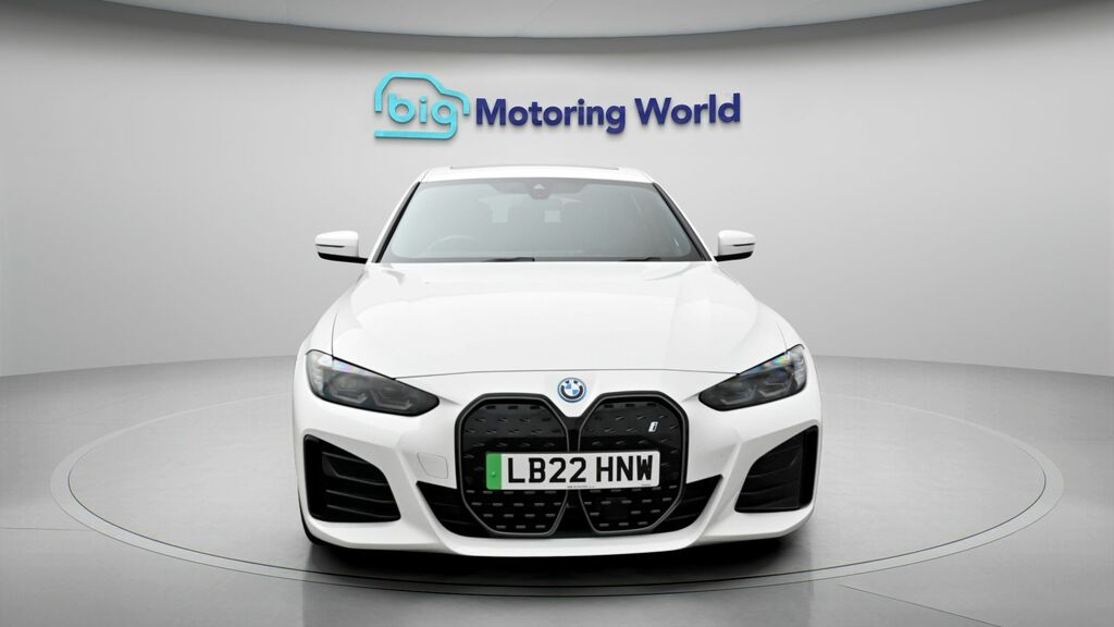 BMW i4 M Sport White #2