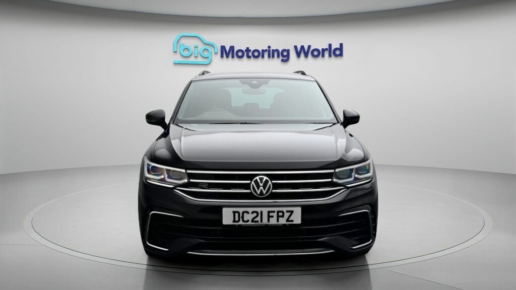 Volkswagen Tiguan R-line DC21FPZ Black #2
