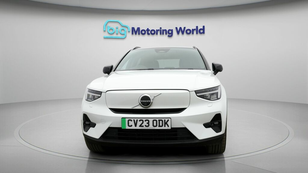 Volvo XC40 Ultimate White #2