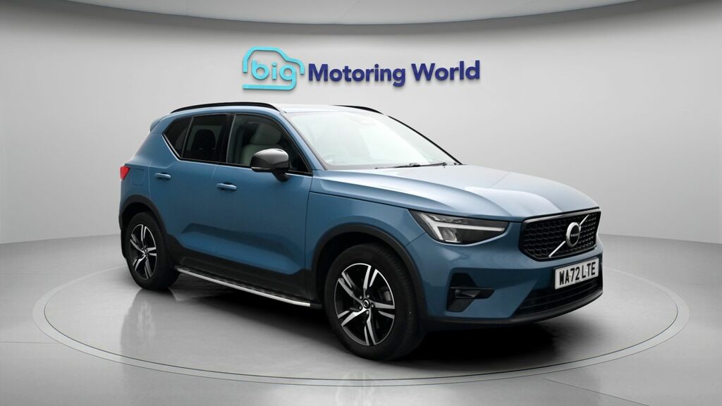 Volvo XC40 Plus Blue