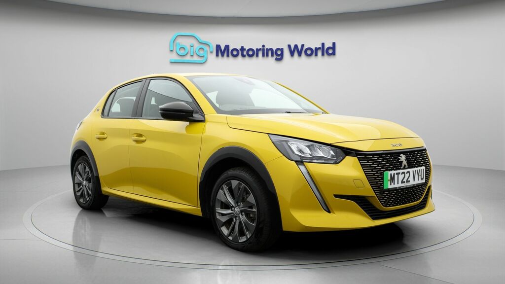 Peugeot e-208 Allure Yellow