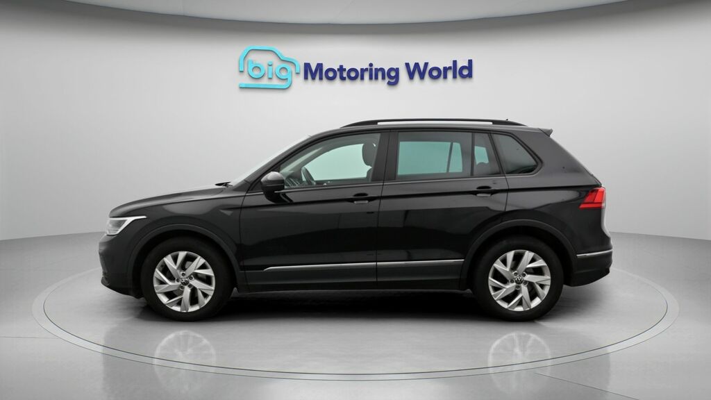 Volkswagen Tiguan Life AY23FYH Black #4