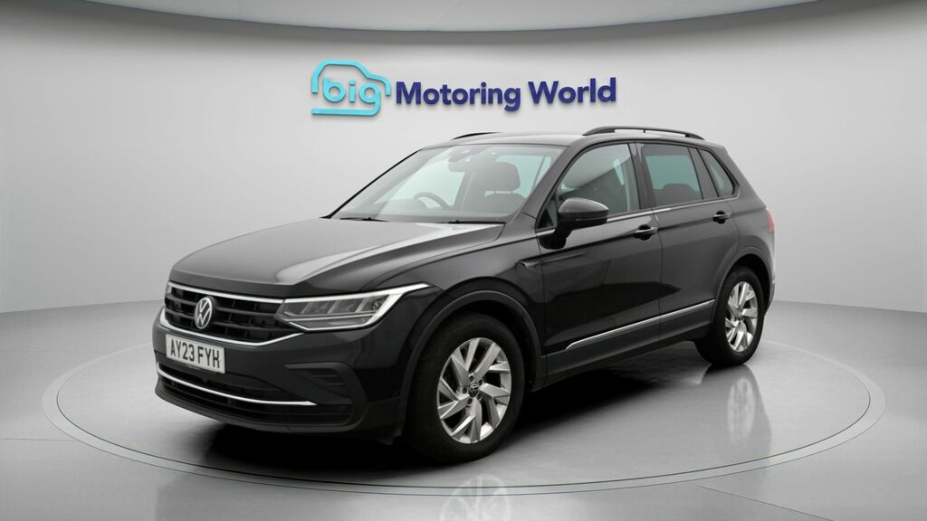 Volkswagen Tiguan Life AY23FYH Black #3