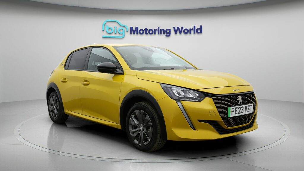 Peugeot e-208 Active Premium Yellow