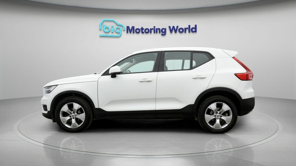 Volvo XC40 Momentum YM71HMJ White #4