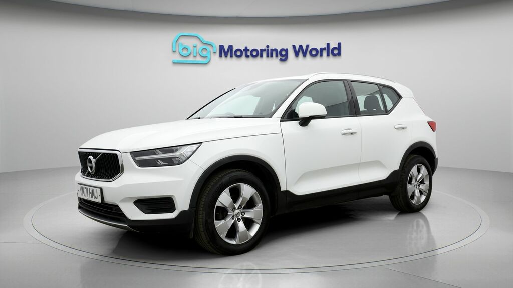 Volvo XC40 Momentum YM71HMJ White #3