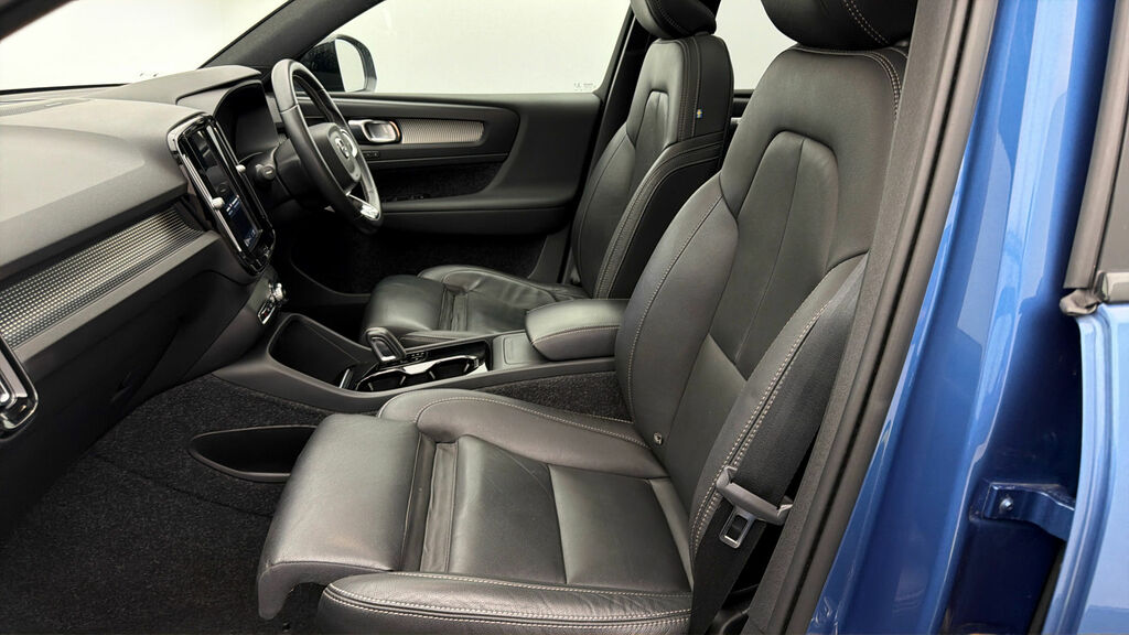 Volvo XC40 First Edition Blue #5