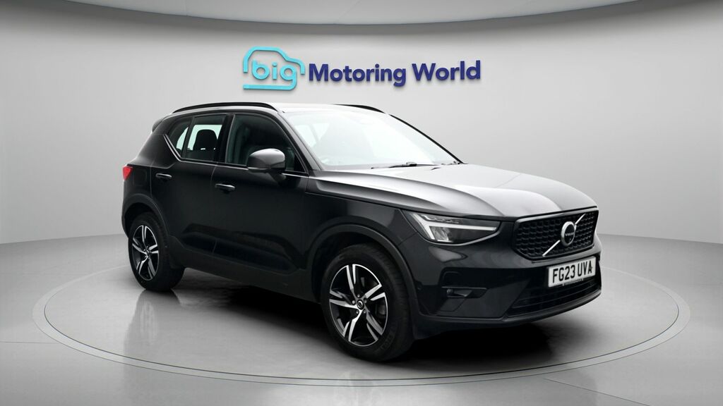 Volvo XC40 Plus Dark Black