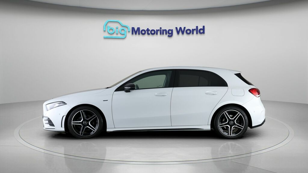 Mercedes-Benz A Class Amg Line Edition RJ22KKH White #4