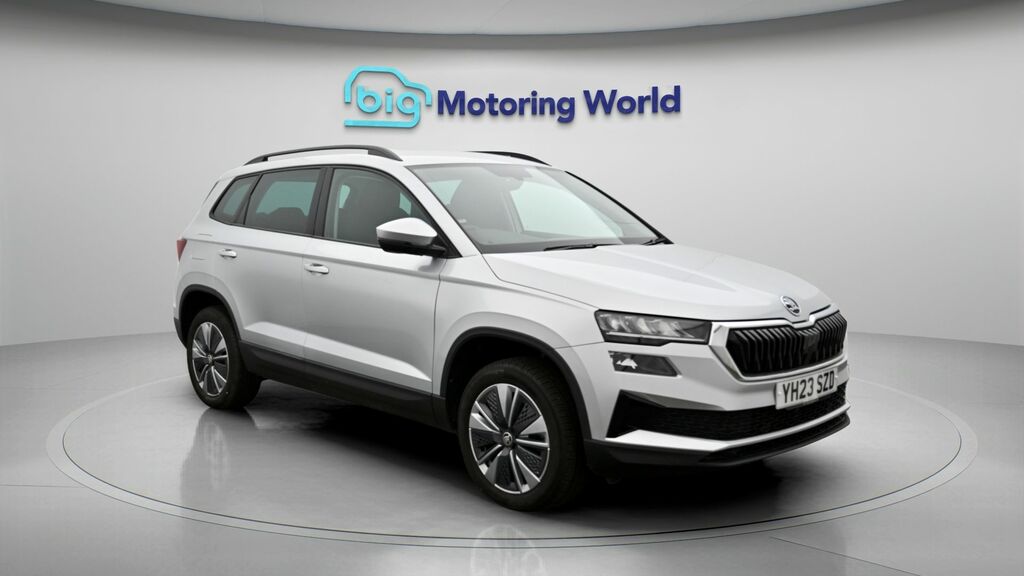 Skoda Karoq Se Drive YH23SZD Silver