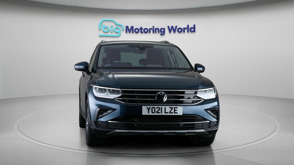 Volkswagen Tiguan Elegance YO21LZE Blue #2