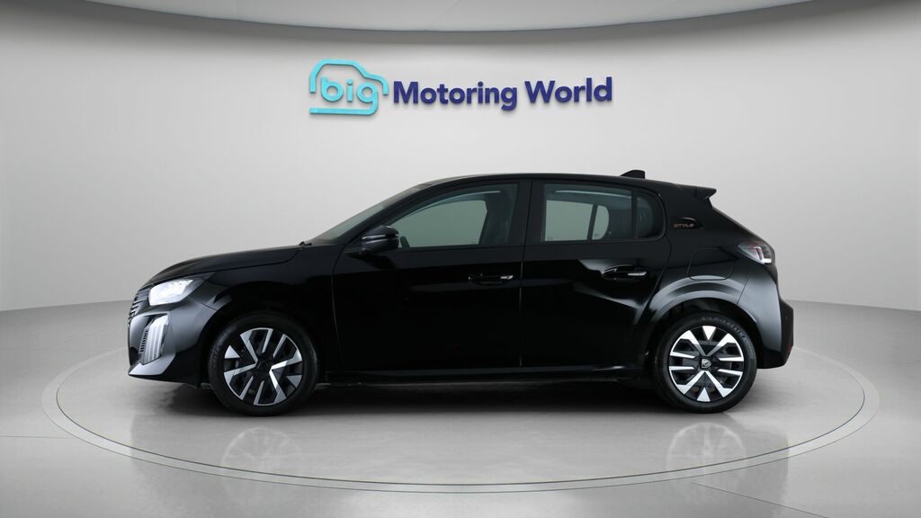 Peugeot 208 Style Black #4