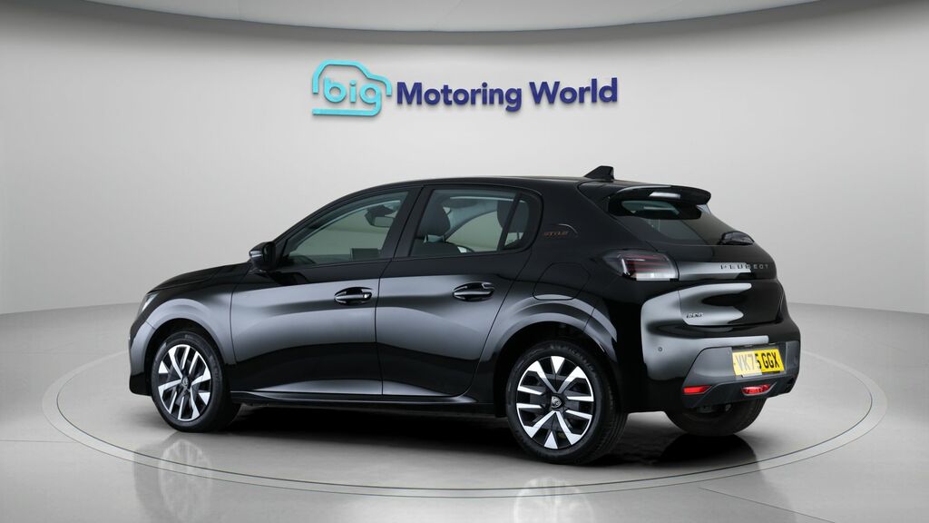 Peugeot 208 Style Black #5