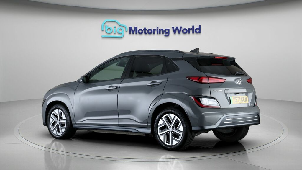 Hyundai Kona Hatchback Red #5