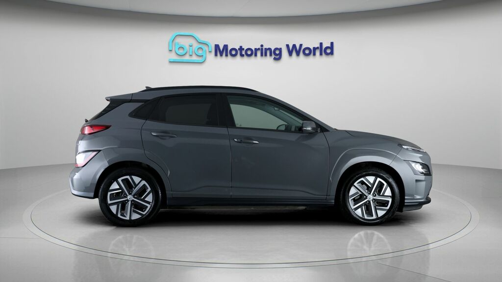 Hyundai Kona Hatchback Red #8