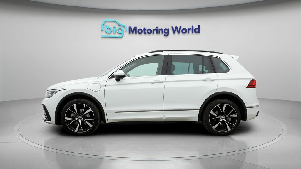 Volkswagen Tiguan R-line BC23KUV White #4
