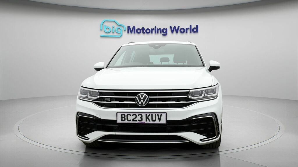 Volkswagen Tiguan R-line BC23KUV White #2