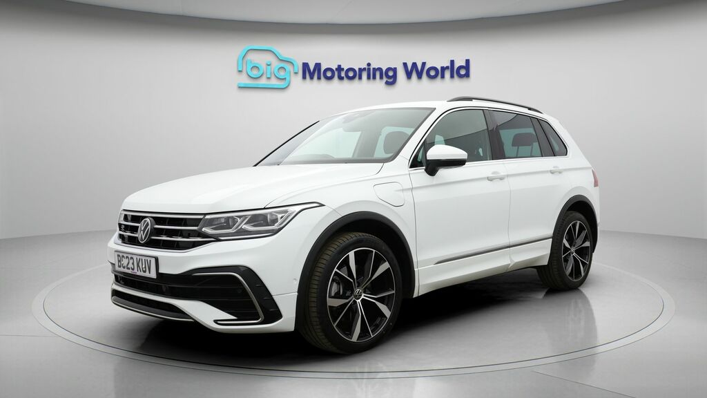 Volkswagen Tiguan R-line BC23KUV White #3