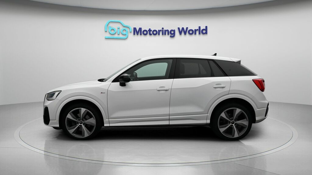 Audi Q2 Black Edition AK22MXW White #4