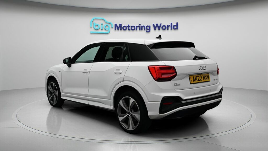 Audi Q2 Black Edition AK22MXW White #5