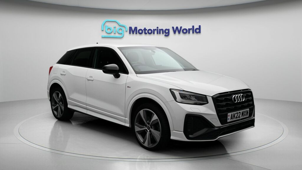 Audi Q2 Black Edition White