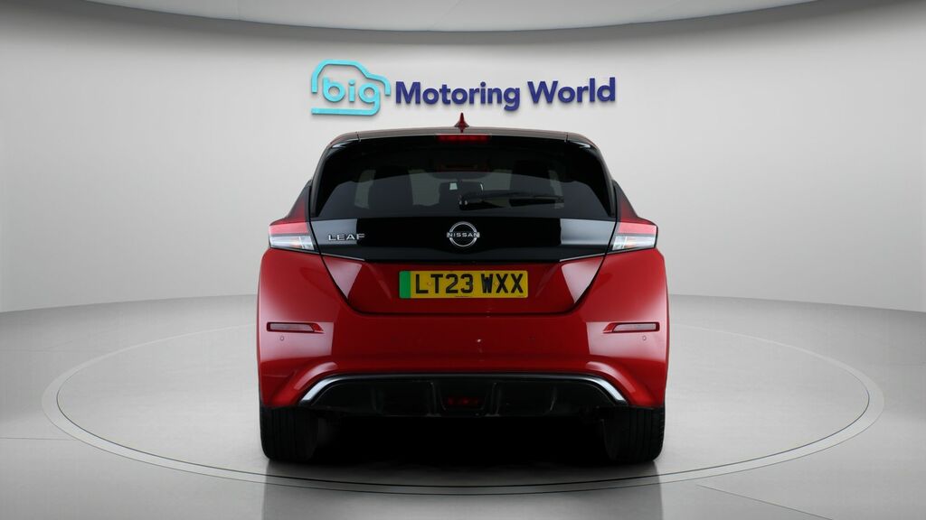 Nissan Leaf Tekna Red #6