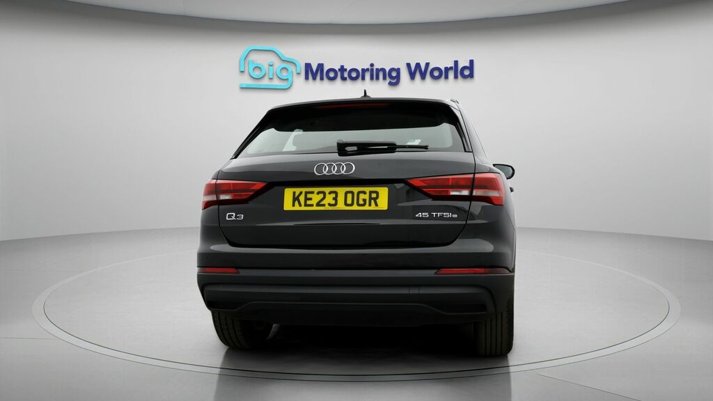 Audi Q3 Technik Black #6