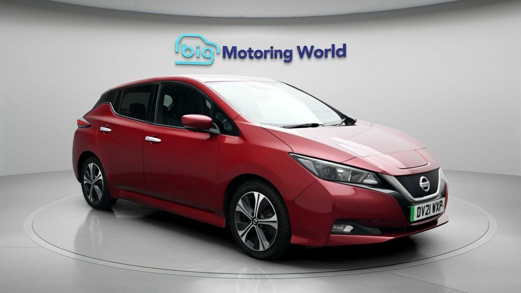Nissan Leaf N-connecta Red