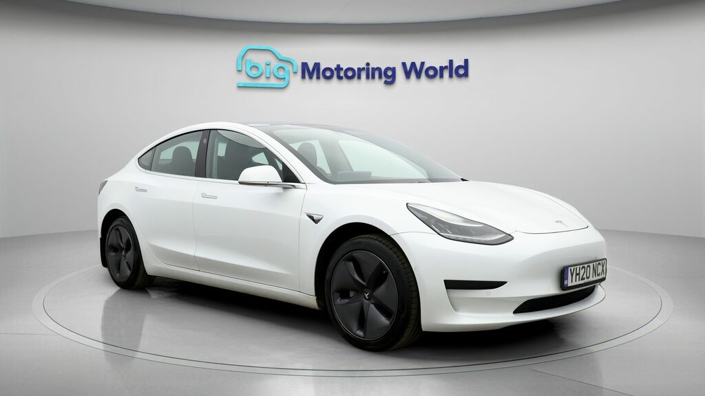 Tesla Model 3 Standard Range Plus White