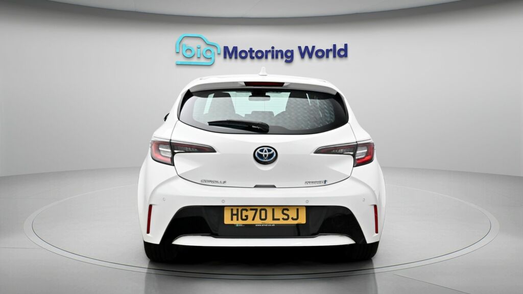 Toyota Corolla Icon White #6