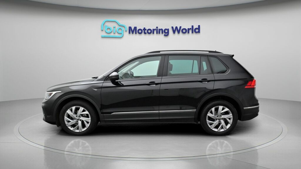 Volkswagen Tiguan Life YF22CBV Black #4
