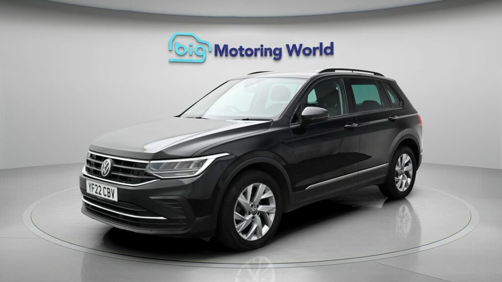Volkswagen Tiguan Life YF22CBV Black #3