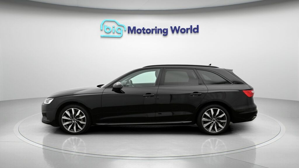 Audi A4 Avant Sport Edition Black #4