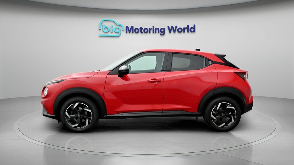 Nissan Juke N-connecta Red #4