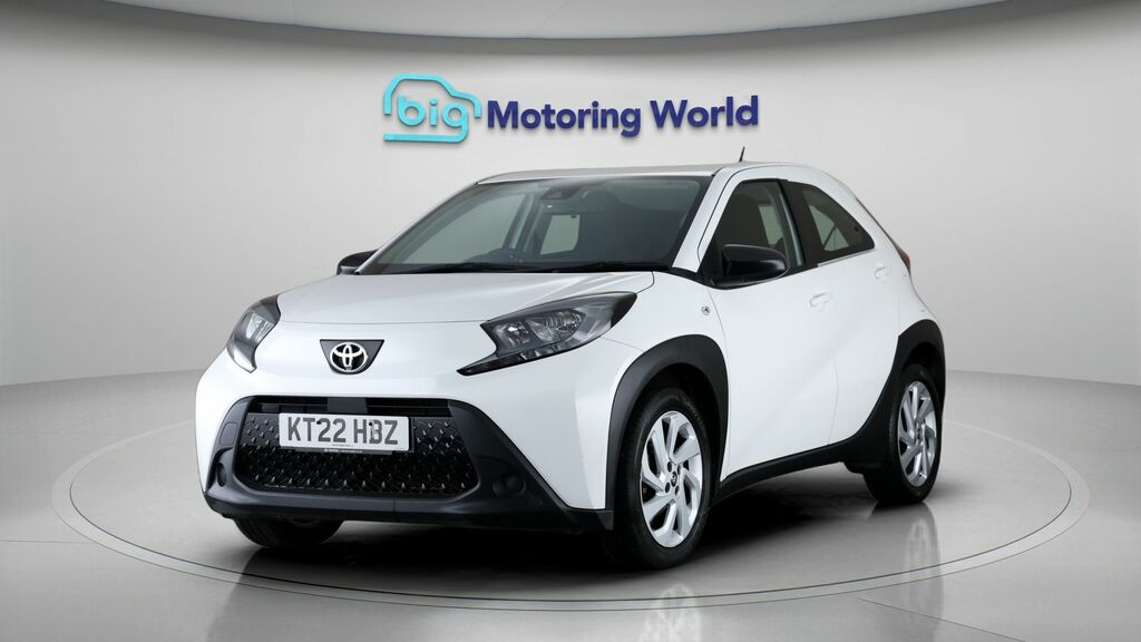 Toyota Aygo X Pure KT22HBZ White #3