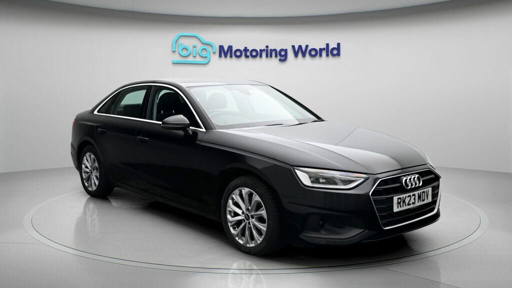 Audi A4 Technik Black