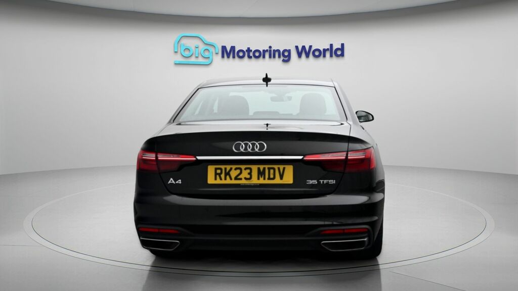 Audi A4 Technik Black #6
