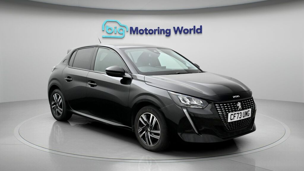 Peugeot 208 Allure Premium Black