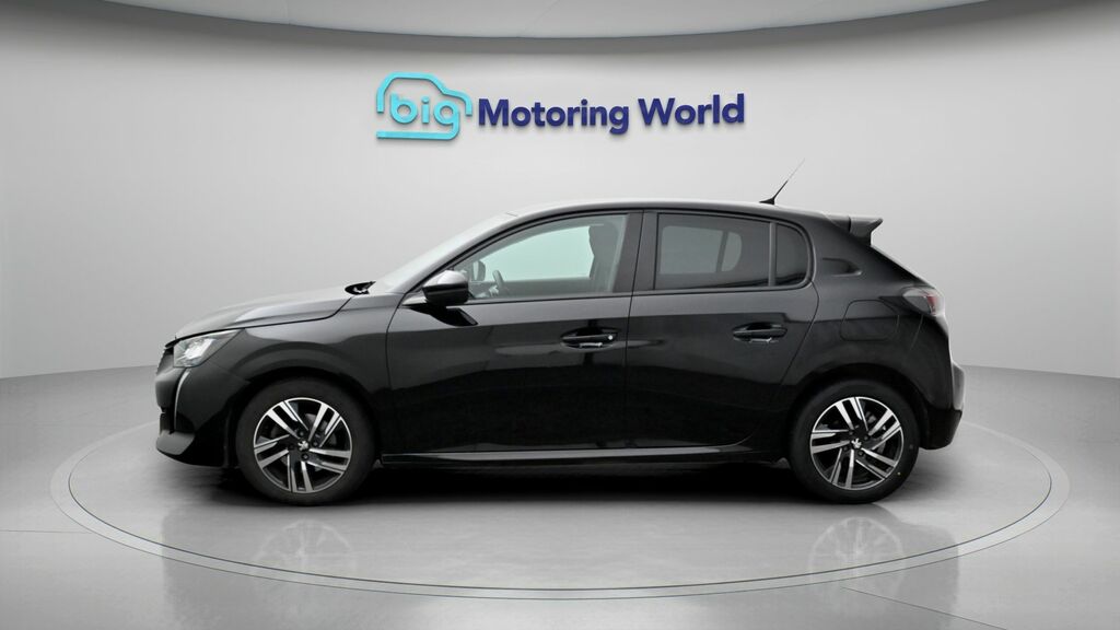 Peugeot 208 Allure Premium Black #4