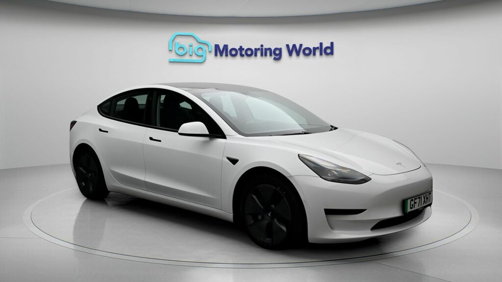 Tesla Model 3 Standard Range Plus White