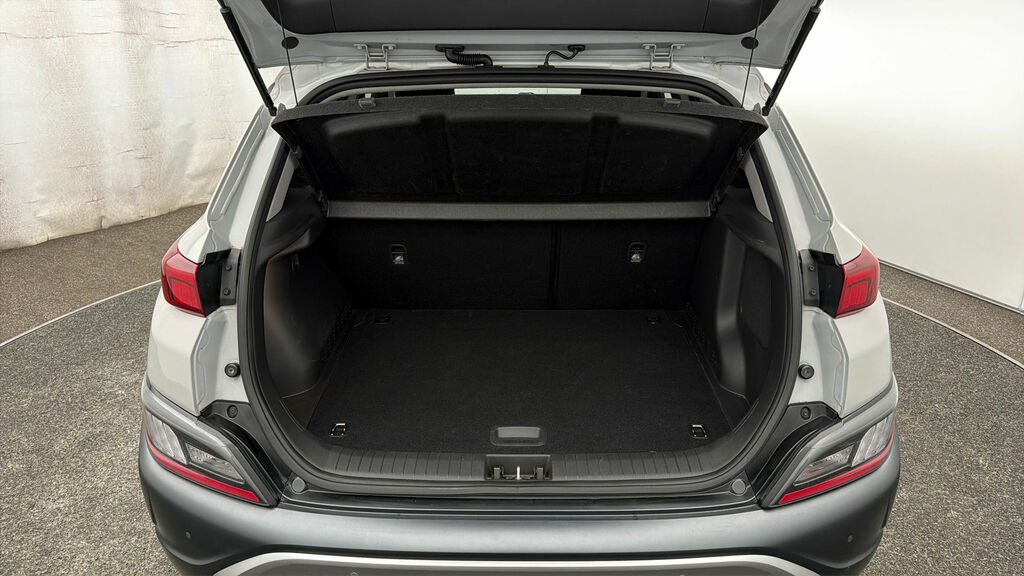Hyundai Kona Hatchback White #16