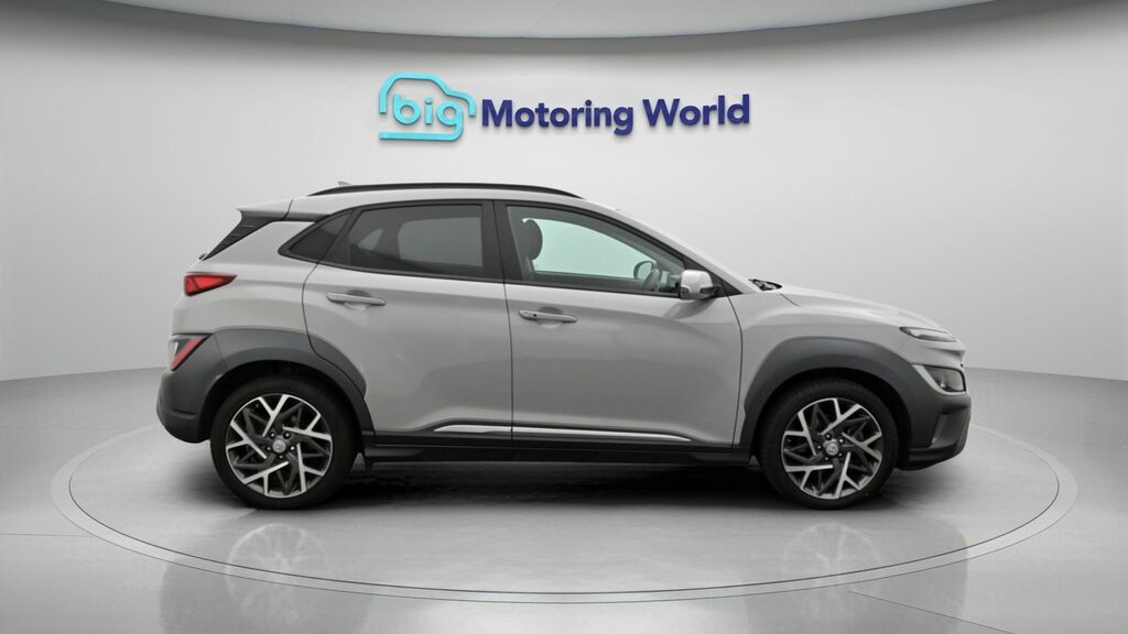 Hyundai Kona Hatchback White #8