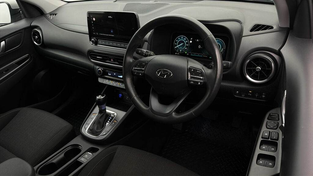 Hyundai Kona Hatchback White #9