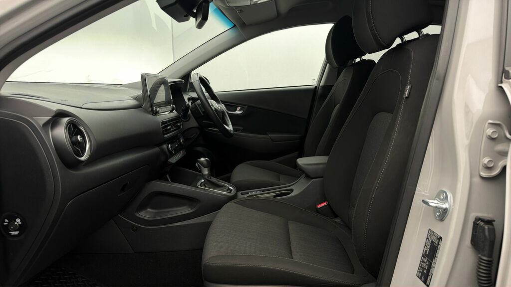 Hyundai Kona Hatchback White #13