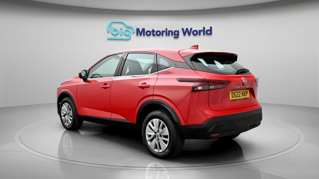 Nissan Qashqai Visia Red #5